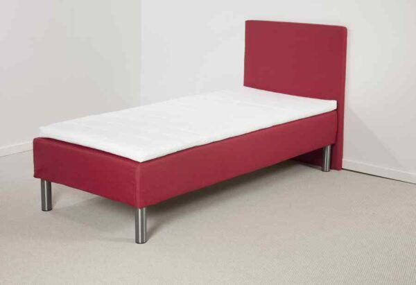 Lea Gold boksmadras 90 x 190 cm med gavl, ben og topmadras Rød 6 cm koldskum