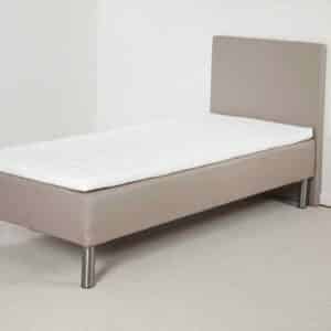 Lea Gold boksmadras 90 x 200 cm med gavl, ben og topmadras Koksgrå 6 cm koldskum